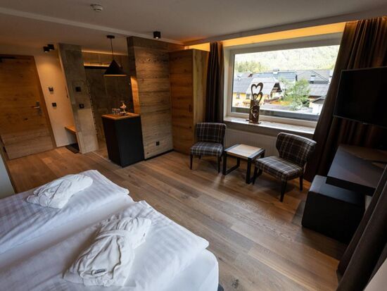 The wood-covered bedroom of the Feichtenstein double room