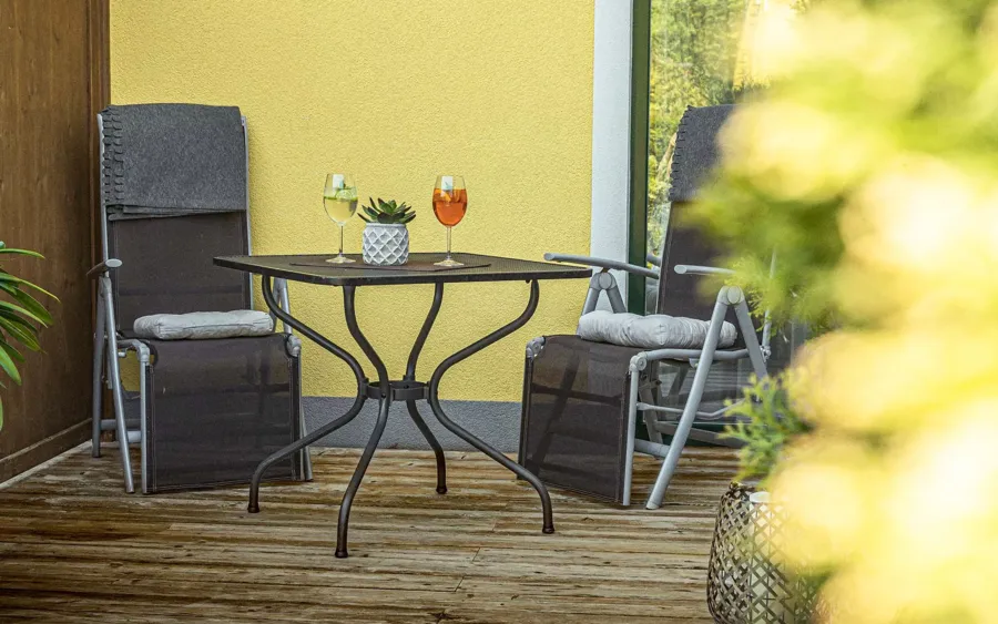 Cosy terrace with fresh drinks at the Hotel Hintersee