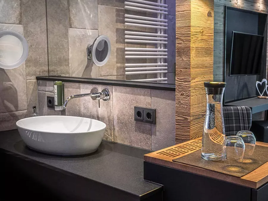 High-quality bathroom in a room at the Hotel Hintersee in Salzburg