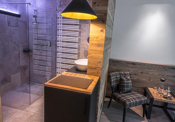 Glass shower and washbasin in the bathroom