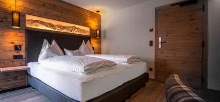 Stylish and modern in dark wood tones, the Superior Double Room Sonnberg invites you to spend your holiday