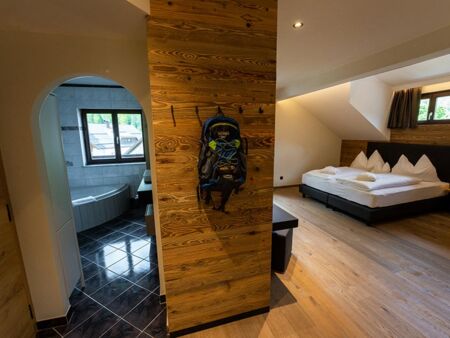 Entrance bathroom and view of double bed in an appartemnt