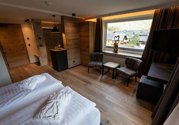 The wood-covered bedroom of the Feichtenstein double room