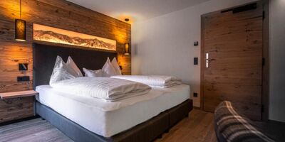 Stylish and modern in dark wood tones, the Superior Double Room Sonnberg invites you to spend your holiday