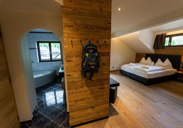 Entrance bathroom and view of double bed in an appartemnt