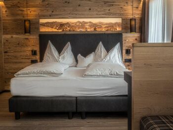 The cosy double bed with high-quality natural fabrics offers the best sleeping comfort