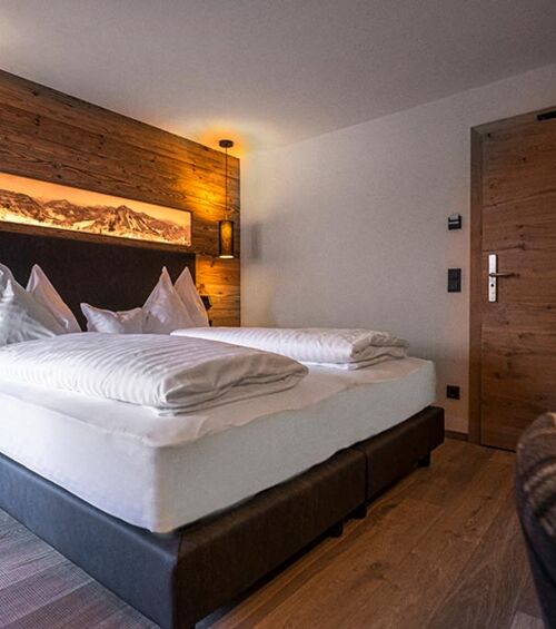 Stylish and modern in dark wood tones, the Superior Double Room Sonnberg invites you to spend your holiday