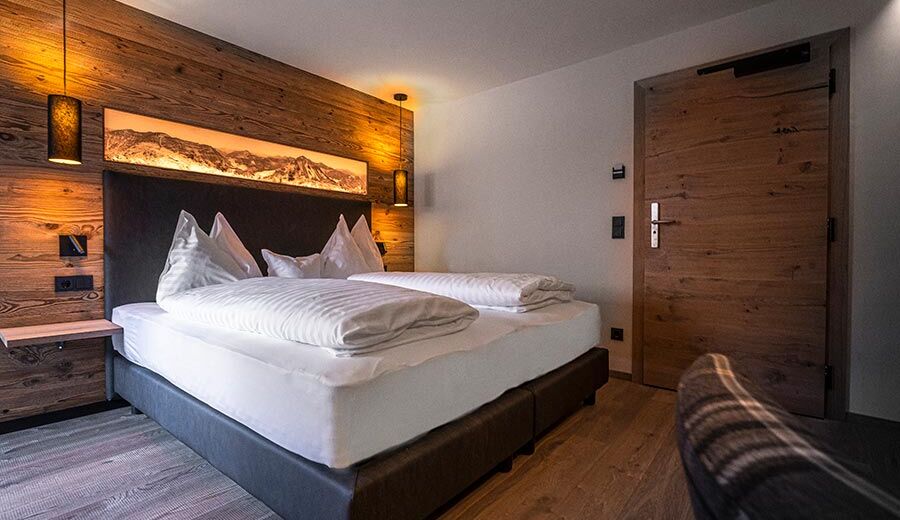 Stylish and modern in dark wood tones, the Superior Double Room Sonnberg invites you to spend your holiday